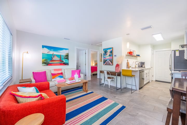 Downtown Living, Steps To Parks, Newly Furnished - Sarasota, FL
