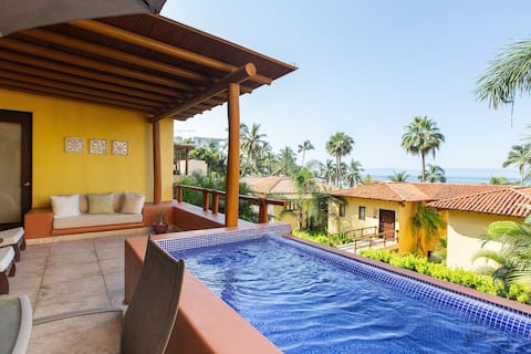 Top Airbnb: 2 floors Condo, Beachfront, Perico in Bucerías