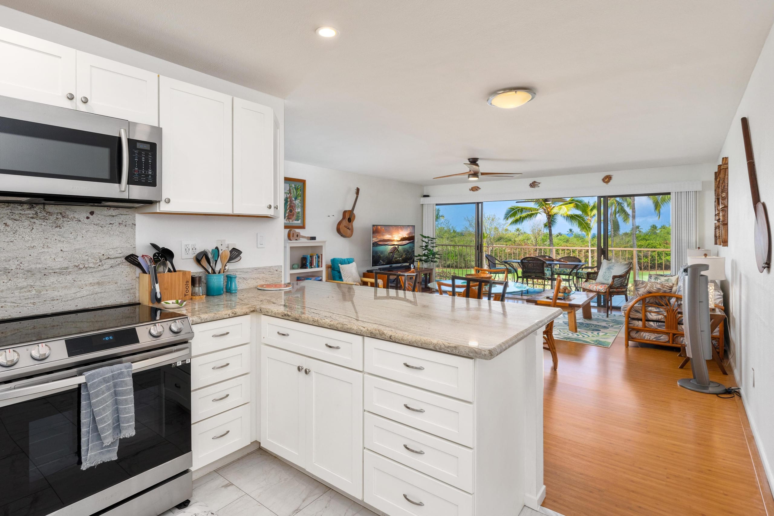 Condo in Kailua-Kona · ★5.0 · 2 bedrooms · 3 beds · 2 private baths - Image 14