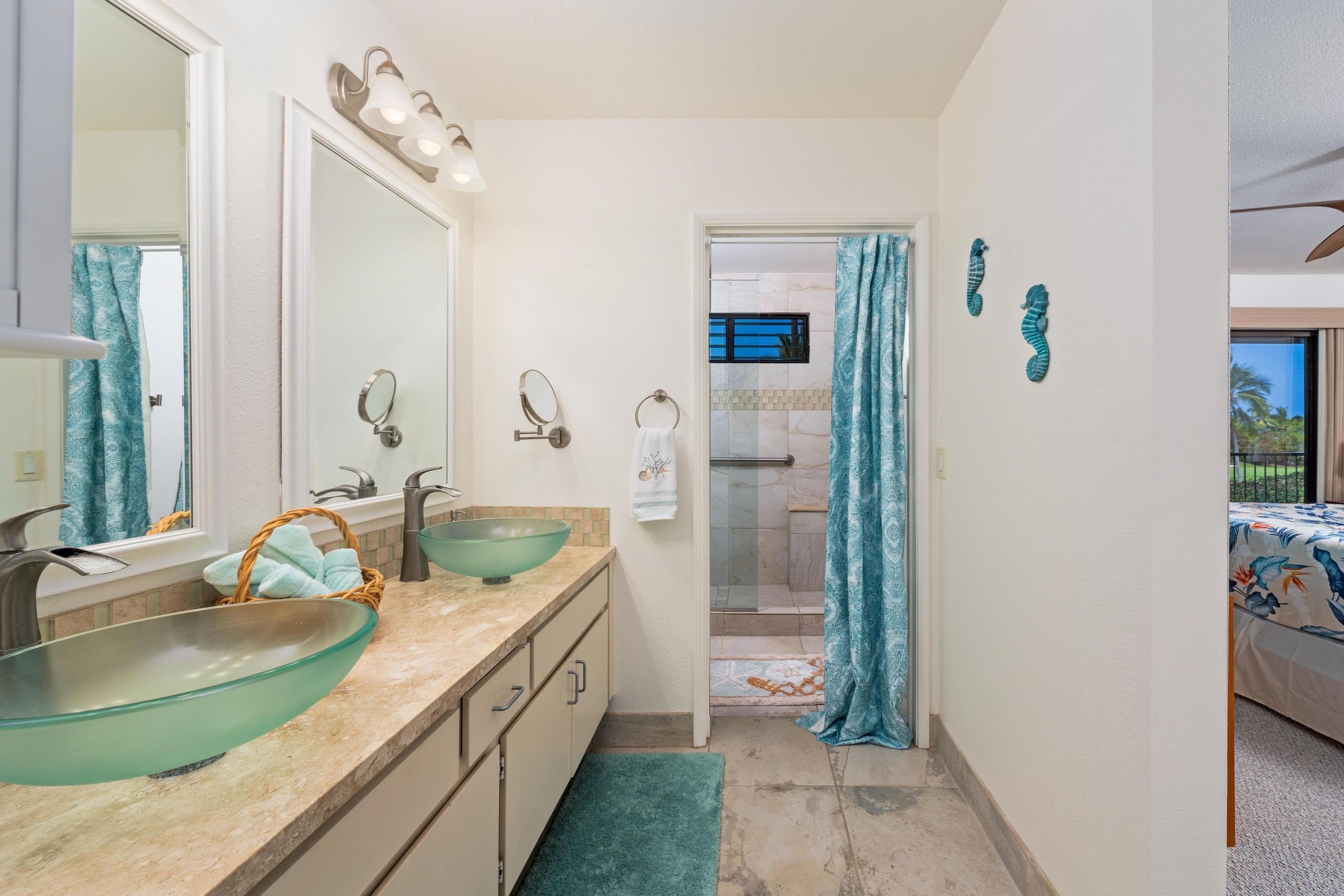 Condo in Kailua-Kona · ★5.0 · 2 bedrooms · 3 beds · 2 private baths - Image 21