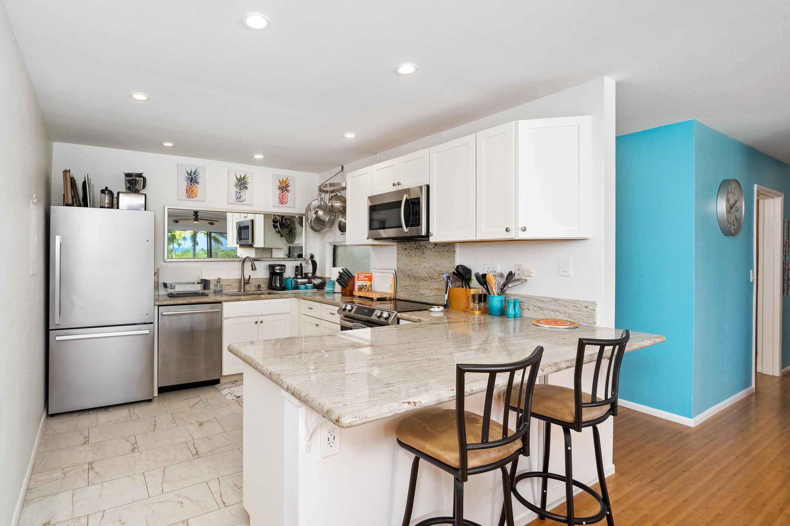 Condo in Kailua-Kona · ★5.0 · 2 bedrooms · 3 beds · 2 private baths - Image 12