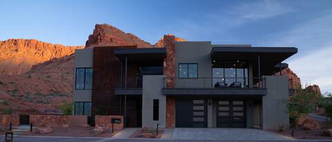 Luxury 2 Bdrms- Sleeps 4– Priv Pool- Daily HSK