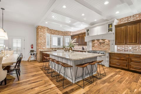 Welcome to Golden Leaf Lodge - Sleeps 24