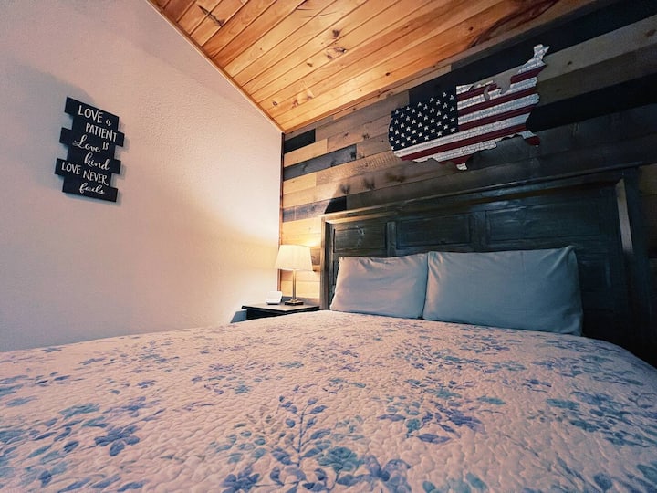 Spring Hill Cozy Retreat | Private Hot Tub For Two - Broken Bow, OK
