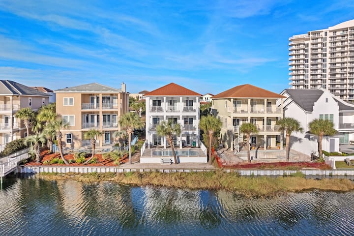 Spacious Lakefront Home | Private Pool | Beach - Destin, FL