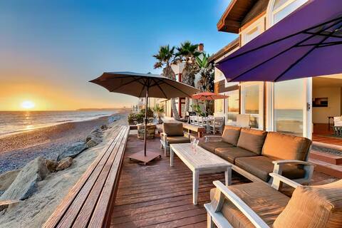 Oceanfront Family Home with Firepit on the Sand
