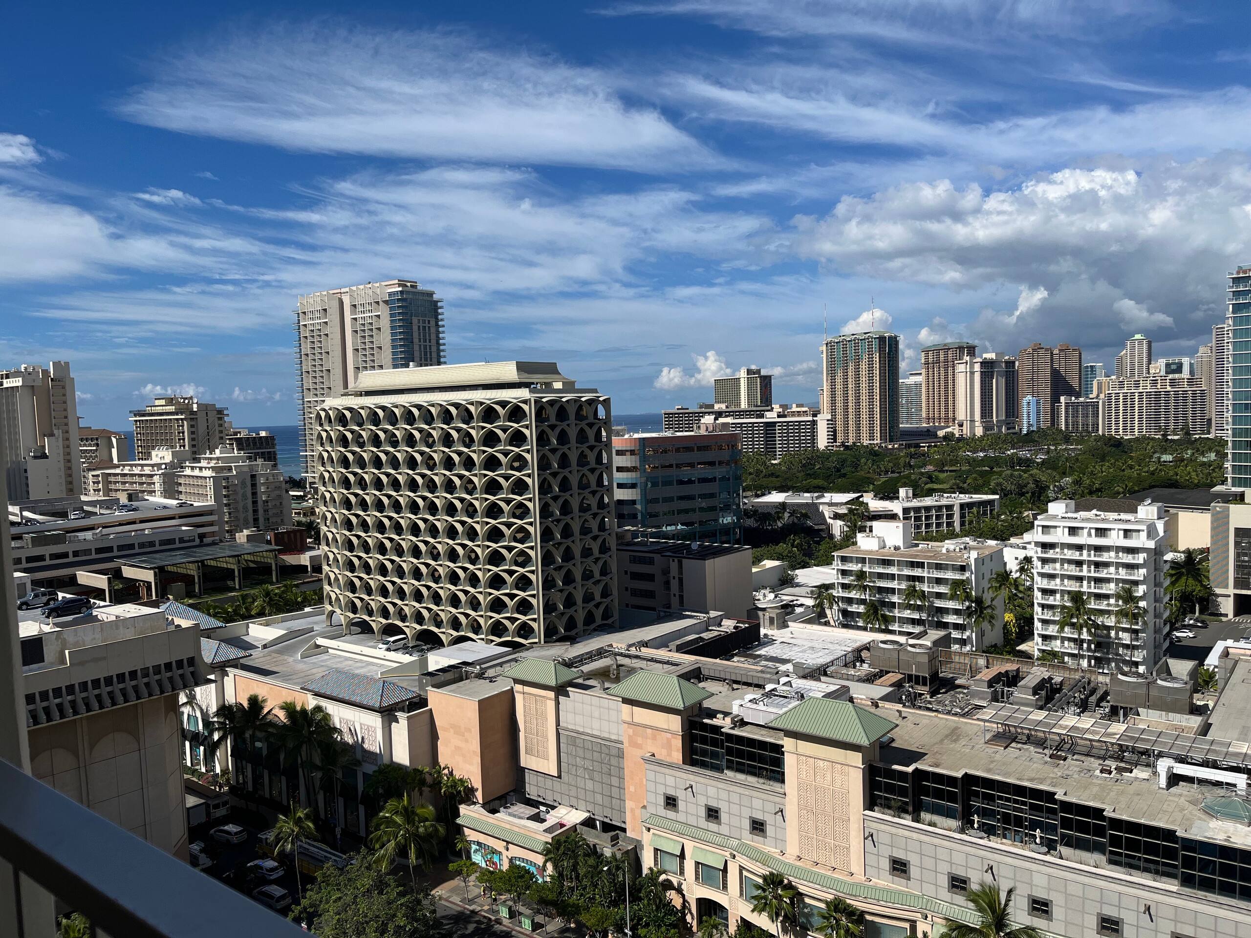 Uncle Richard's Waikiki Beach Studio w/Parking - Image 8