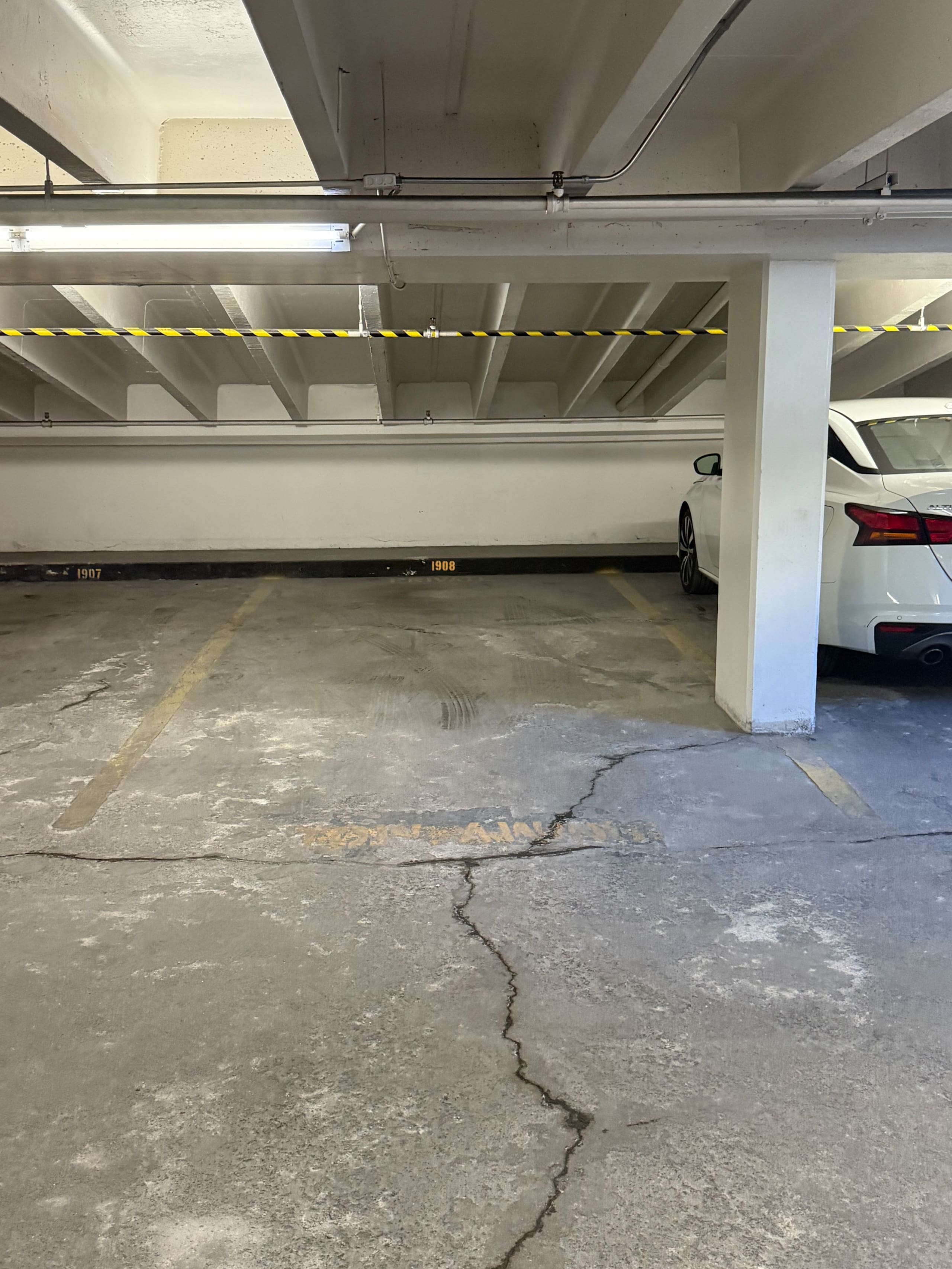 Uncle Richard's Waikiki Beach Studio w/Parking - Image 34