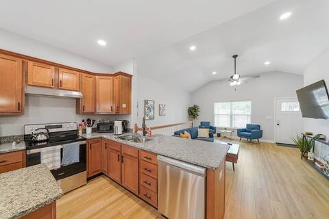 Charming 3-BR Retreat in the Heart of Clarksville!