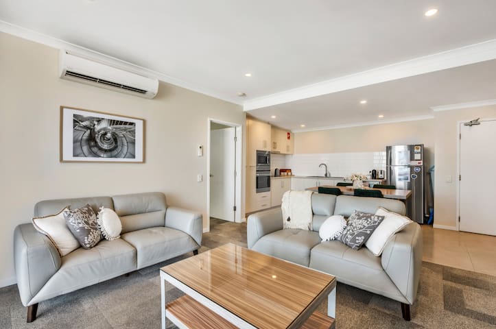 Beautiful Marina View Apartment gallery image 3