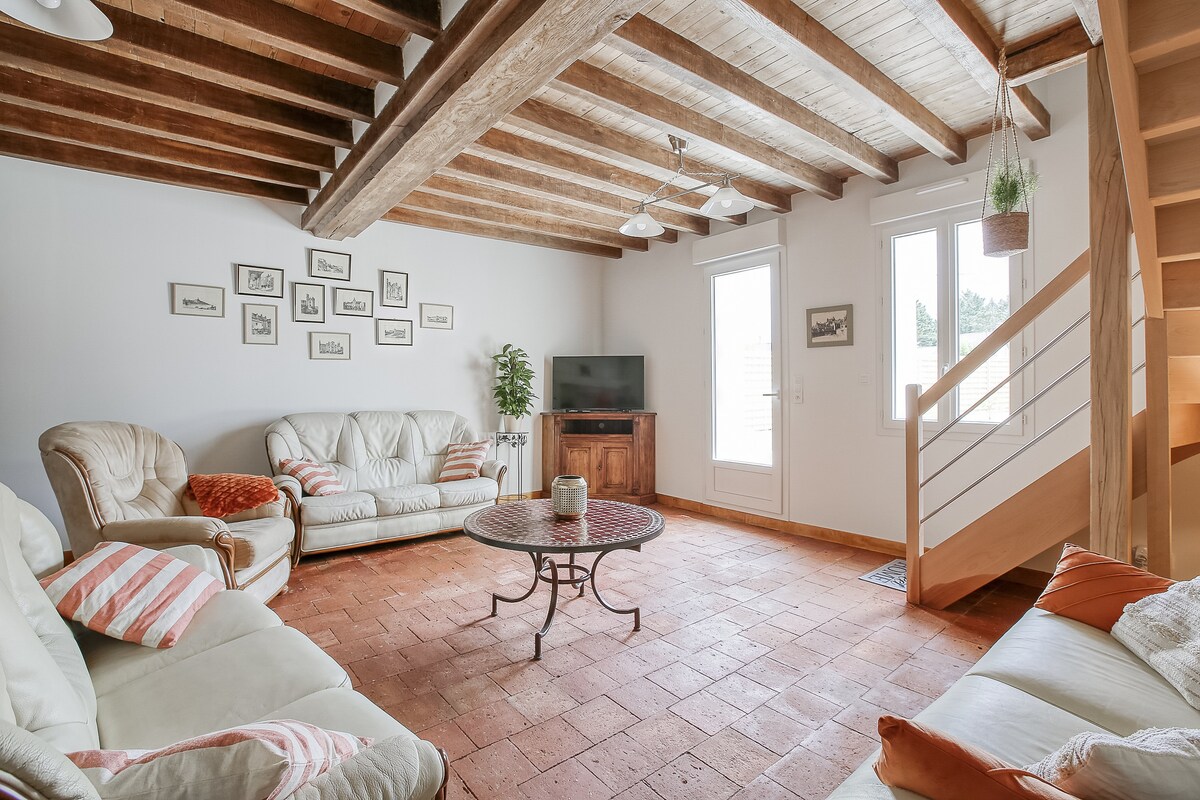 Successful Airbnb property: Maison de Marcelline – For 10 people, air-conditioned house in Diocèse D'angers
