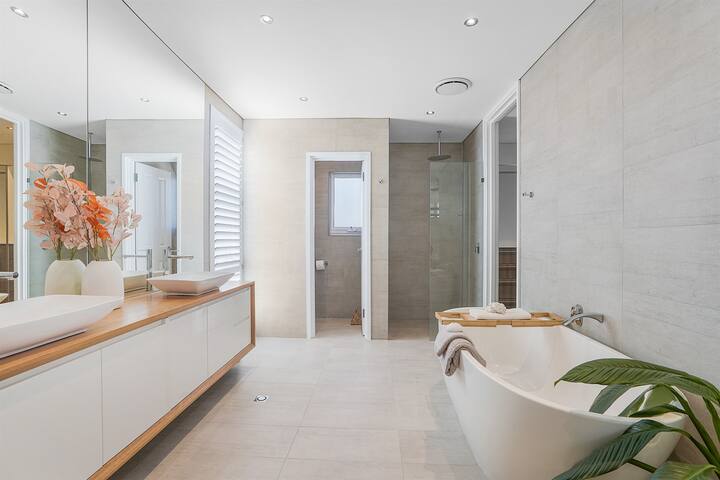 Duncraig Dream with Pool and Alfresco BBQ gallery image 4