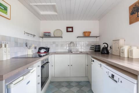 Cosy Cottage Wrexham sleeps 4