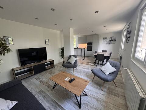 Apartment on the Seine side