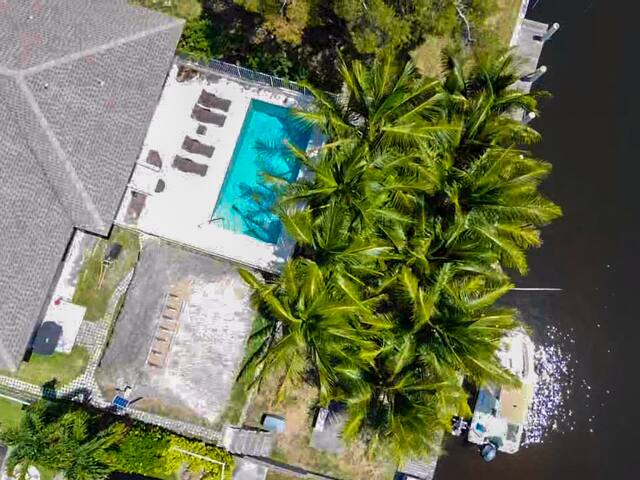 4-min Walk to Beach/Pool/Tiki Canal Boat Dock gallery image 5