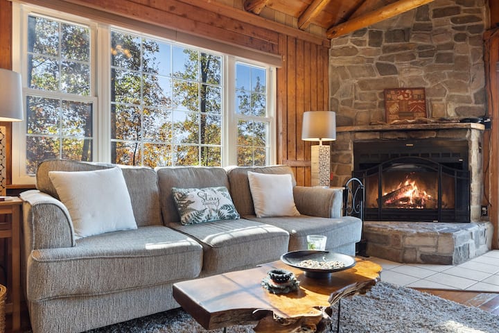 Aslan's How - Cabin With Valley Views & Hot Tub! - West Virginia