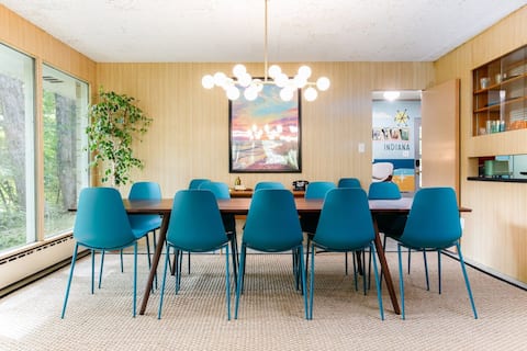 1950s Family Retreat • Hot Tub Greenhouse, 3 Acres