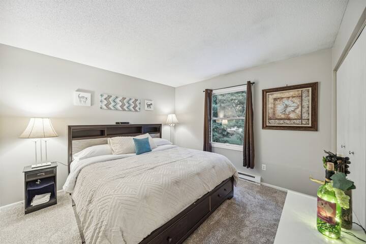 Daffodil House – Large 6 Bedroom Accessible Rental gallery image 5