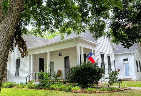 Casa Tejas - Sleeps 8+, Locally Run!