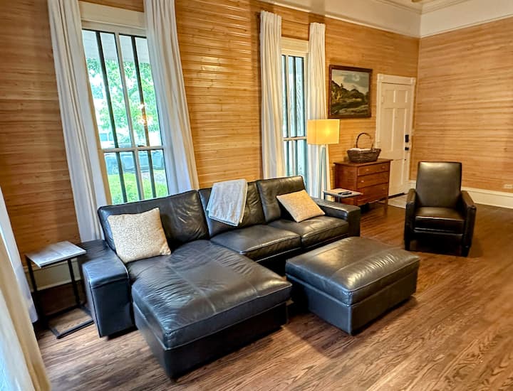 Casa Tejas - Sleeps 8+, Locally Run! - Taylor, TX