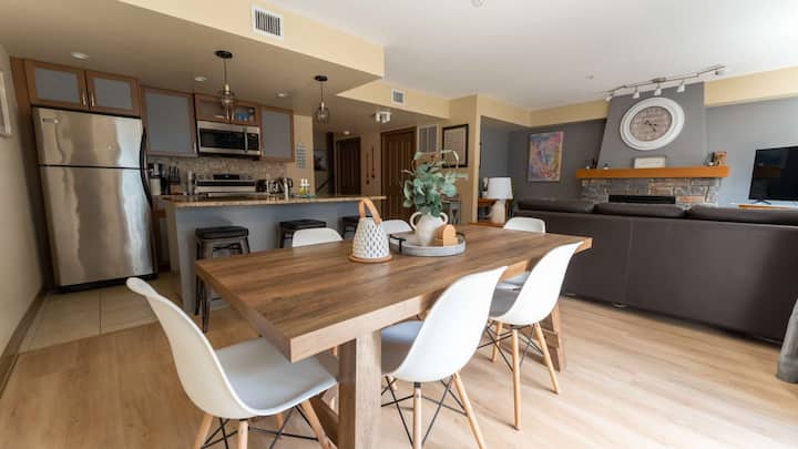 Copperstone  #4210 - 2 Bedroom + Den - 坎莫爾