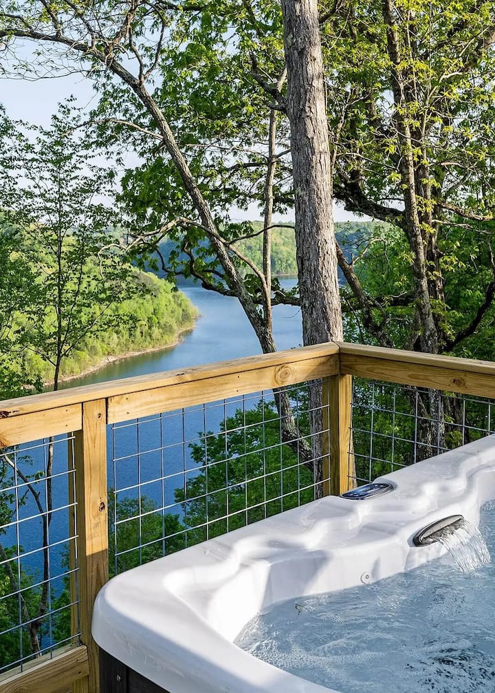 Luxury Twin Falls Dome at Center Hill Lake - Yurts for Rent in