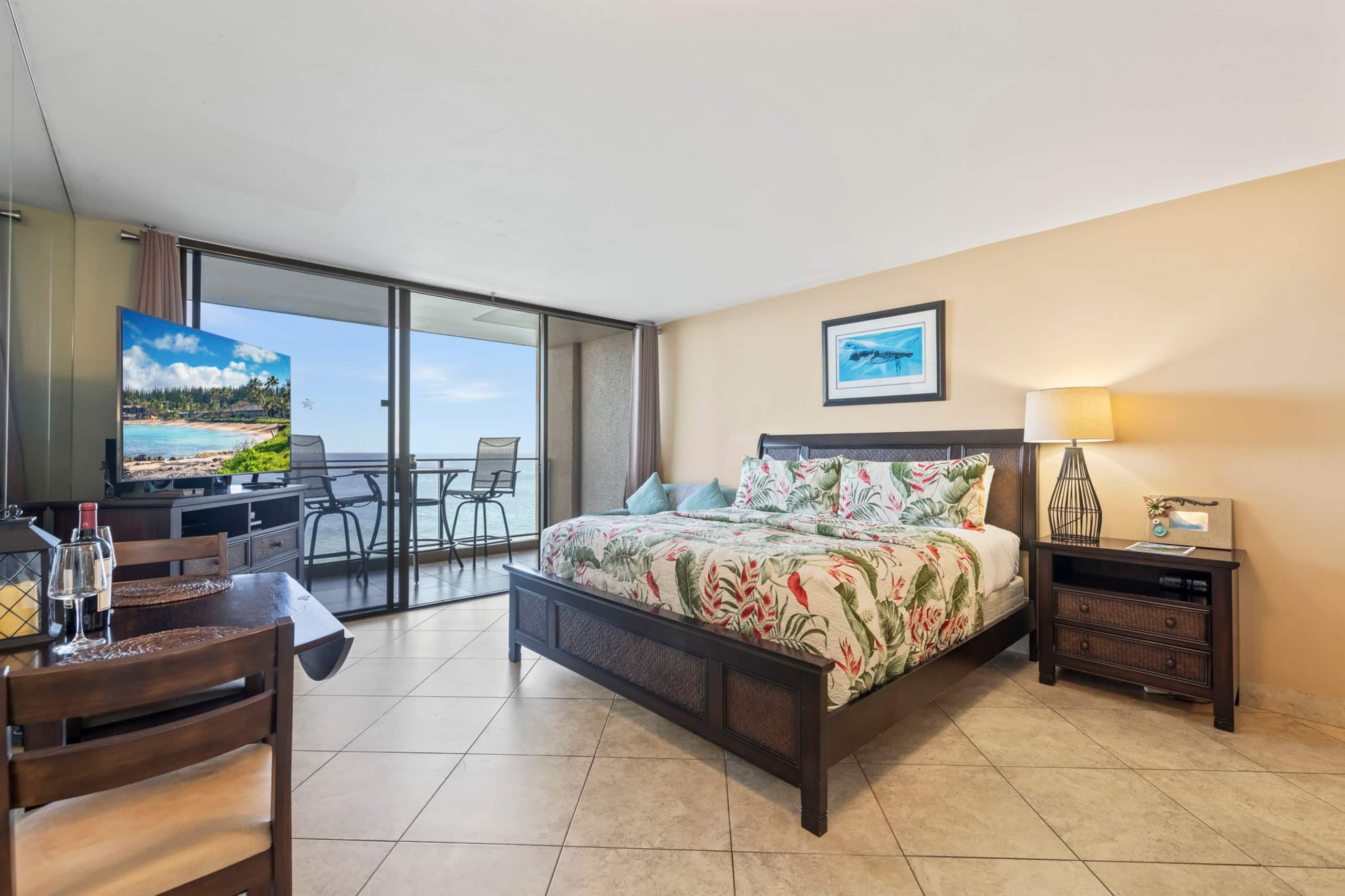 Beachfront Kaanapali Studio with Sunset Views - Image 16
