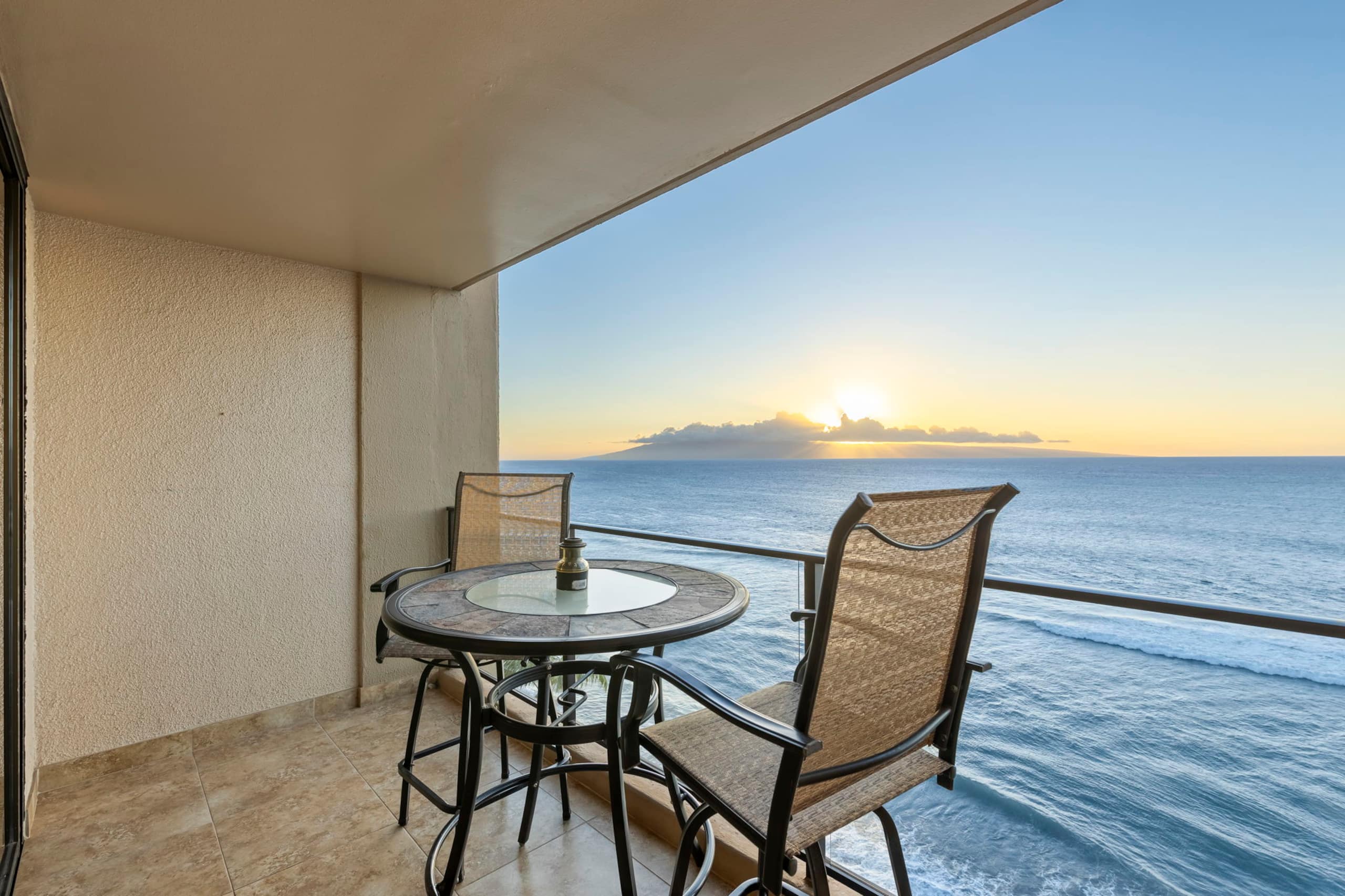 Beachfront Kaanapali Studio with Sunset Views - Image 31