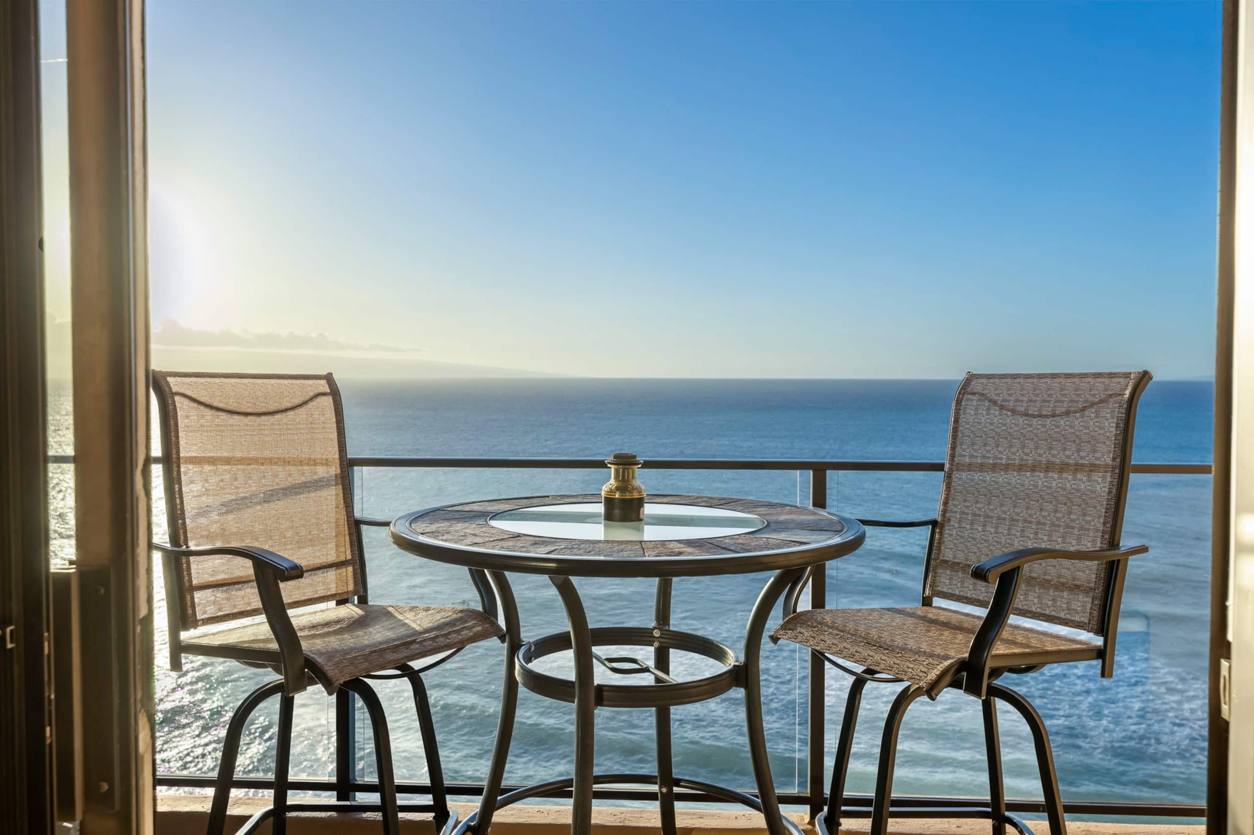 Beachfront Kaanapali Studio with Sunset Views - Image 1