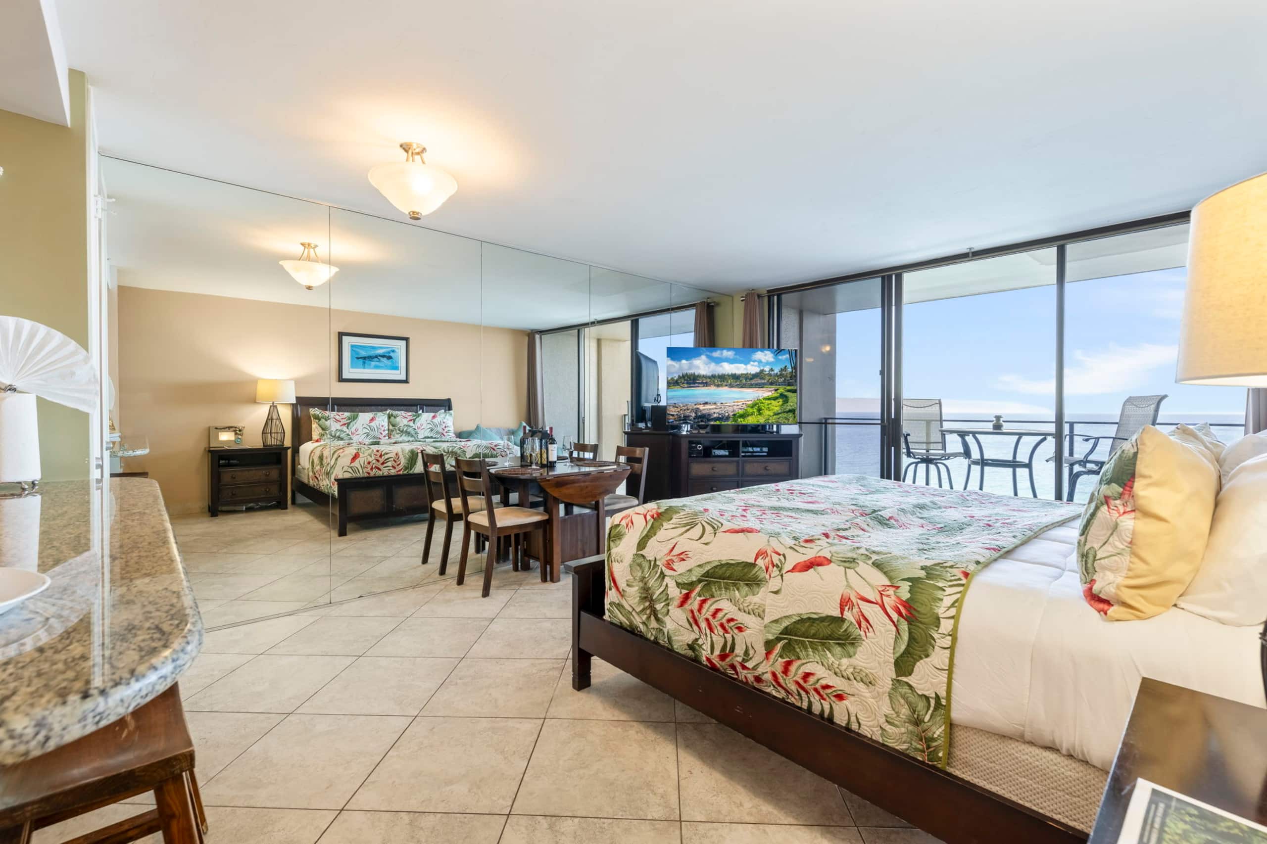 Beachfront Kaanapali Studio with Sunset Views - Image 18