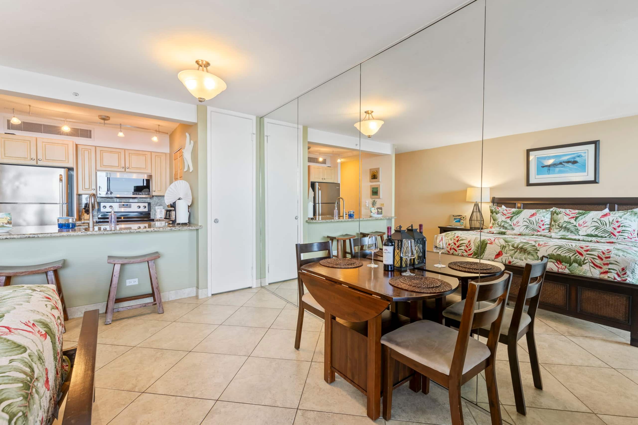 Beachfront Kaanapali Studio with Sunset Views - Image 14