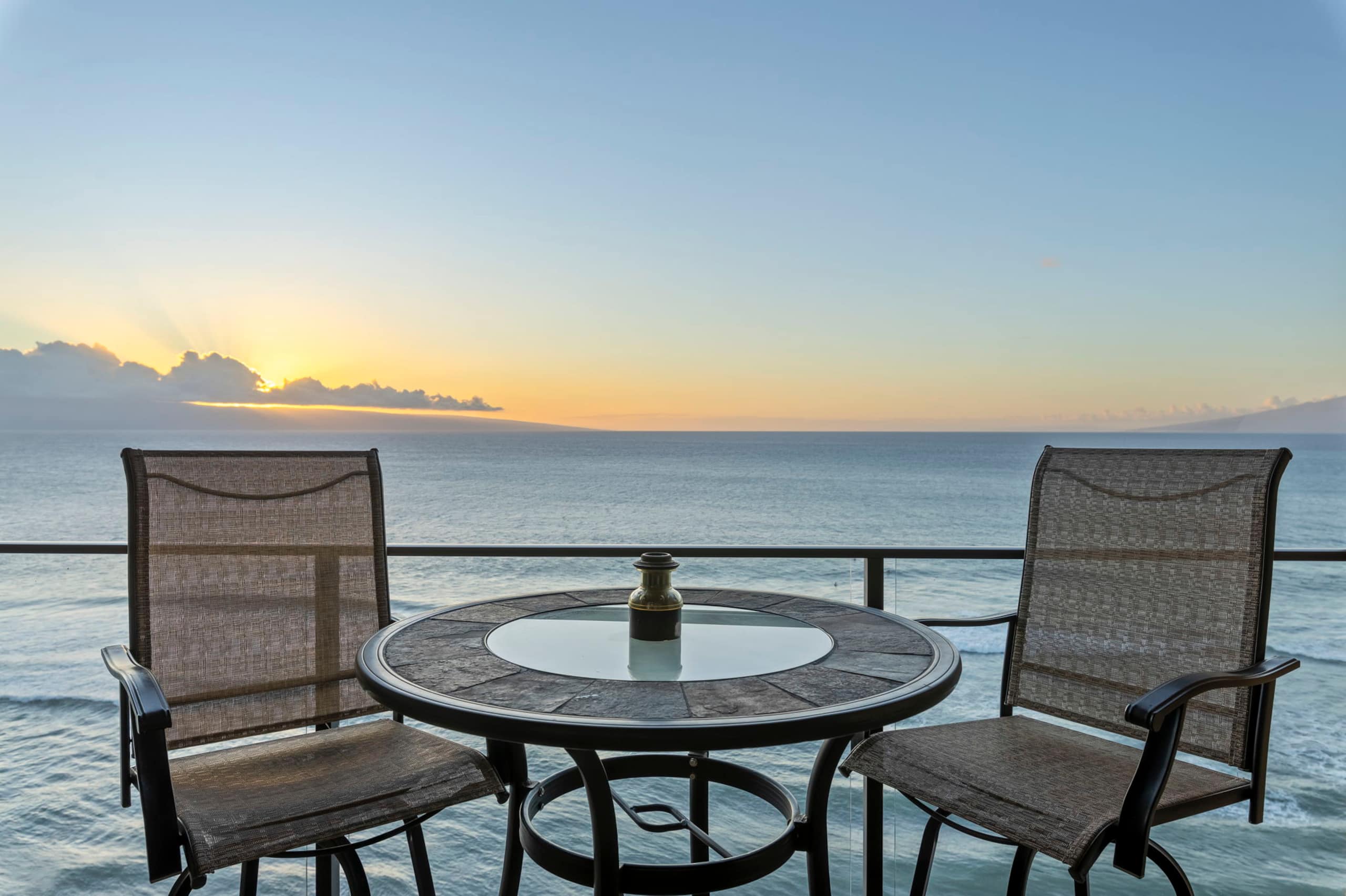 Beachfront Kaanapali Studio with Sunset Views - Image 33
