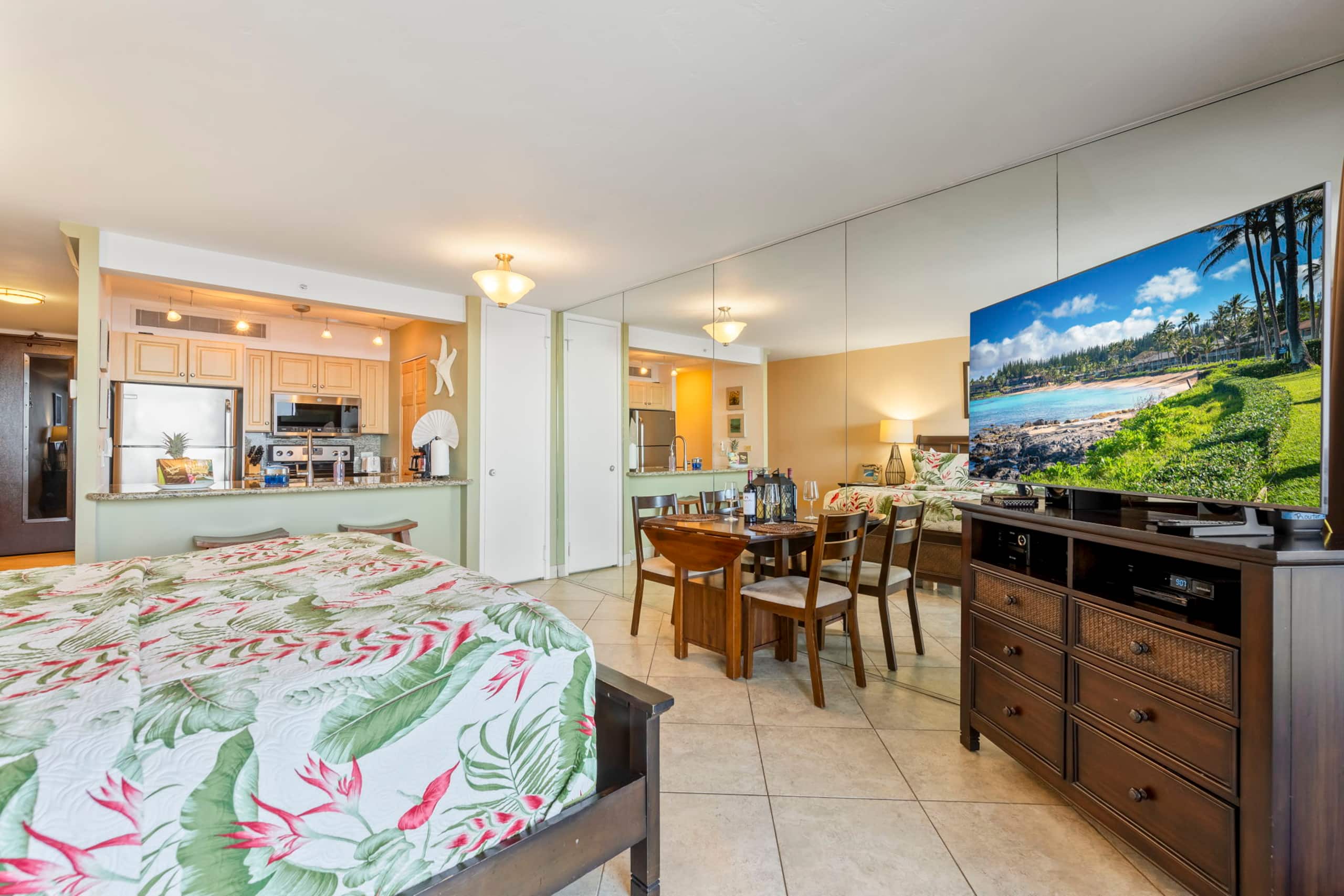 Beachfront Kaanapali Studio with Sunset Views - Image 21
