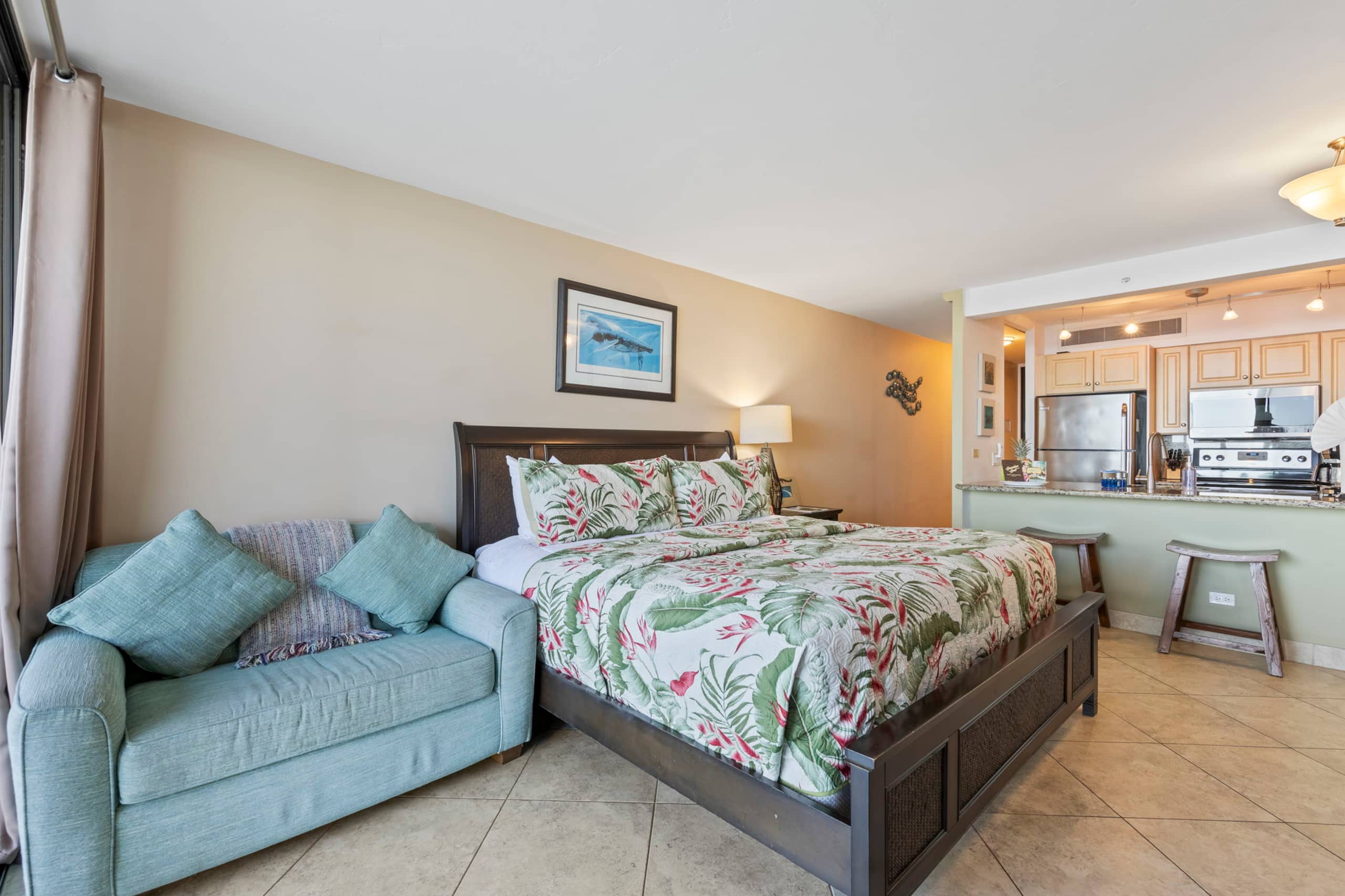 Beachfront Kaanapali Studio with Sunset Views - Image 20