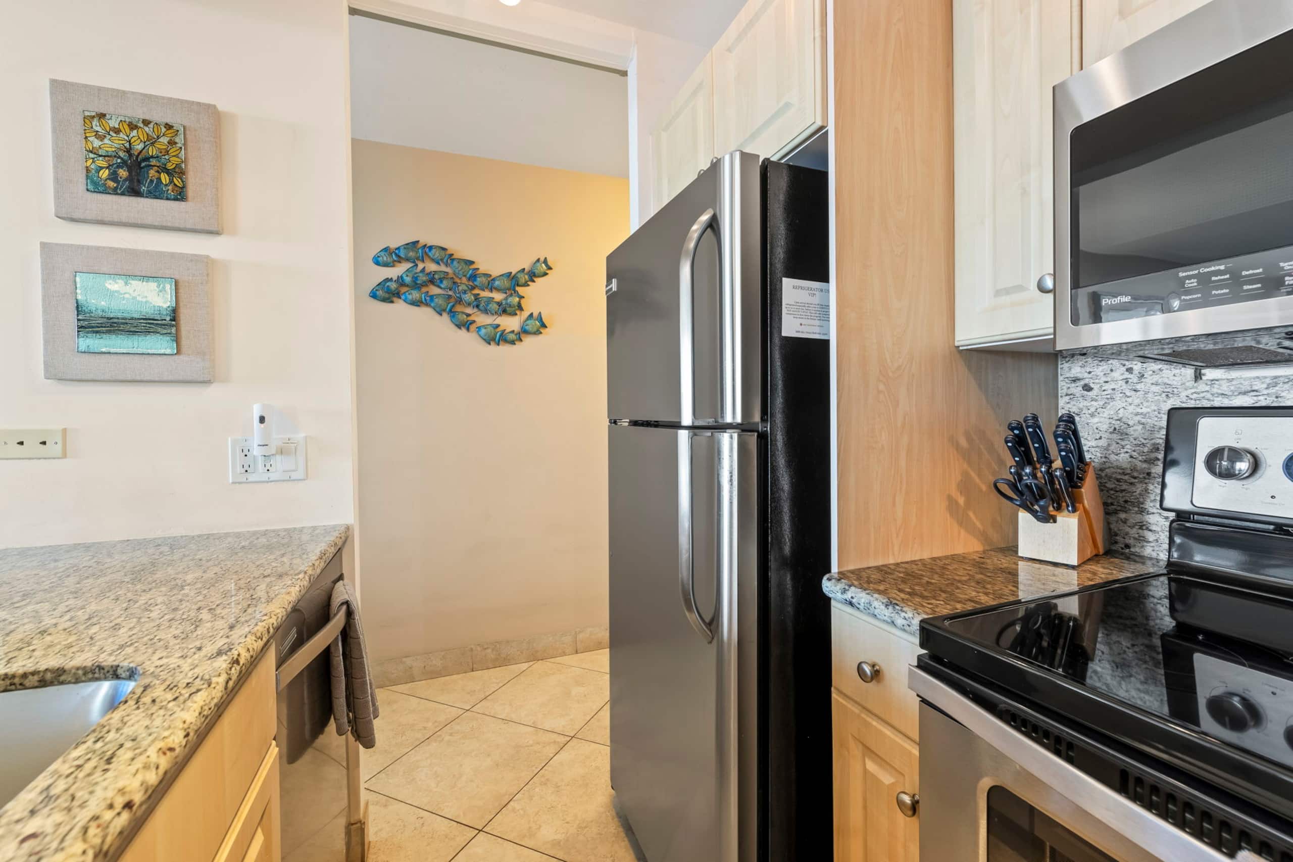 Beachfront Kaanapali Studio with Sunset Views - Image 7