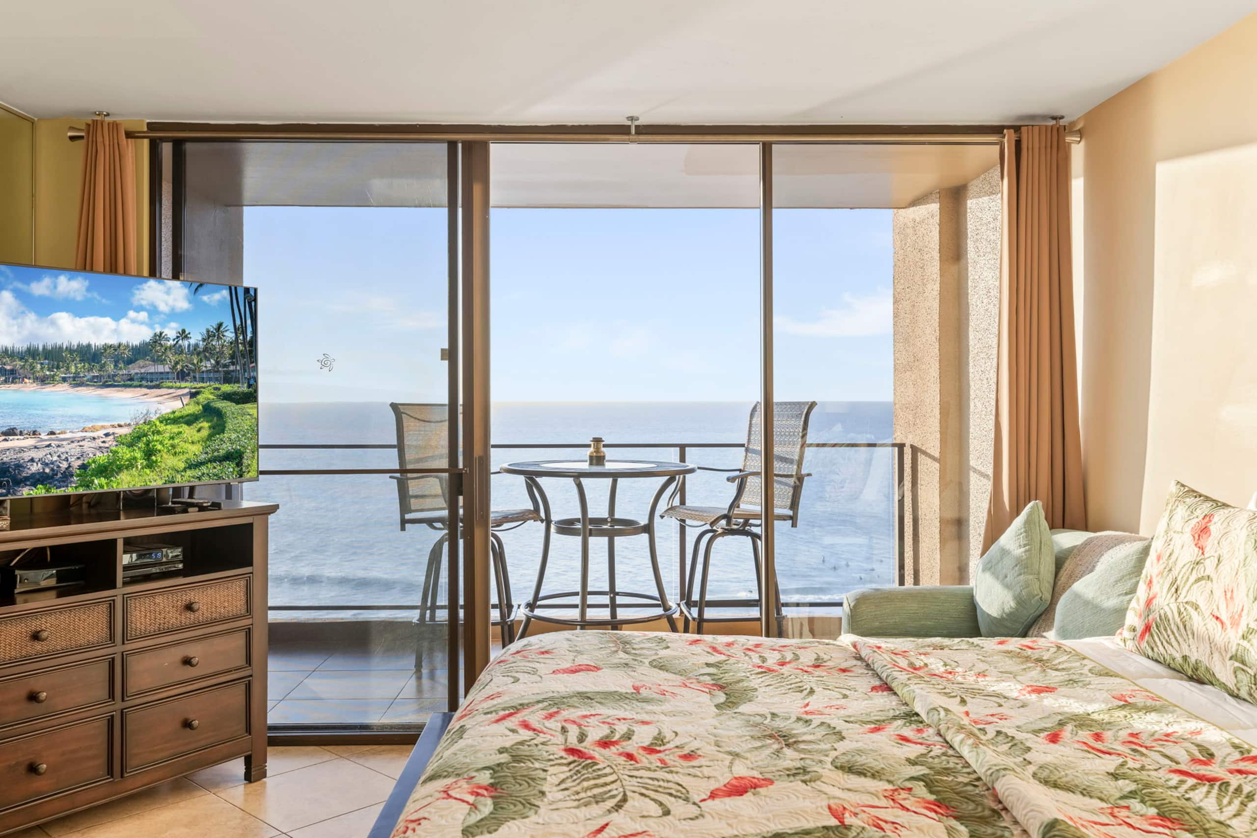 Beachfront Kaanapali Studio with Sunset Views - Image 17