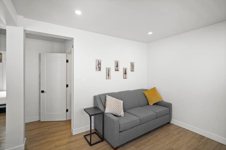 Charming Suite At Riverside Boutique Motel  Unit 4 - Lake Cowichan