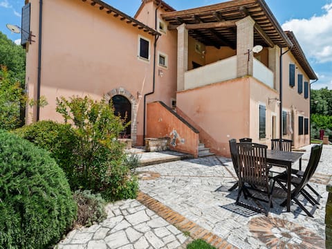 Successful Airbnb property: Farmhouse in Montoro near Montoro Castle in Narni