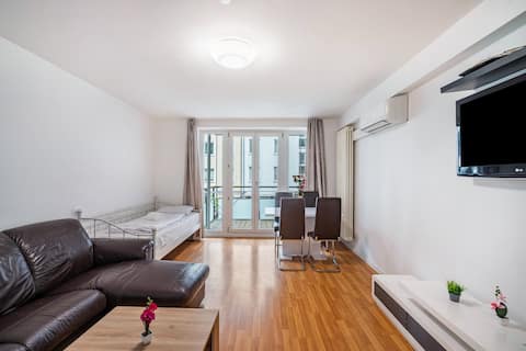 Popular Airbnb listing: Aldars Urban Suite No.10 in Ludwigsvorstadt Kliniken