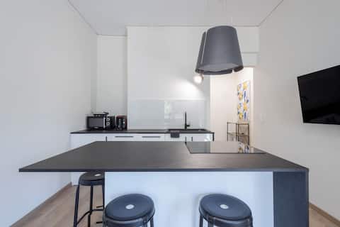 Top performing Airbnb: Elegance Suite Stunningly Renovated in ΠΡΟΦΗΤΗΣ ΔΑΝΙΗΛ