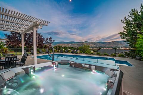 Brand New: Saltwater pool,Hot tub,Game room,Views