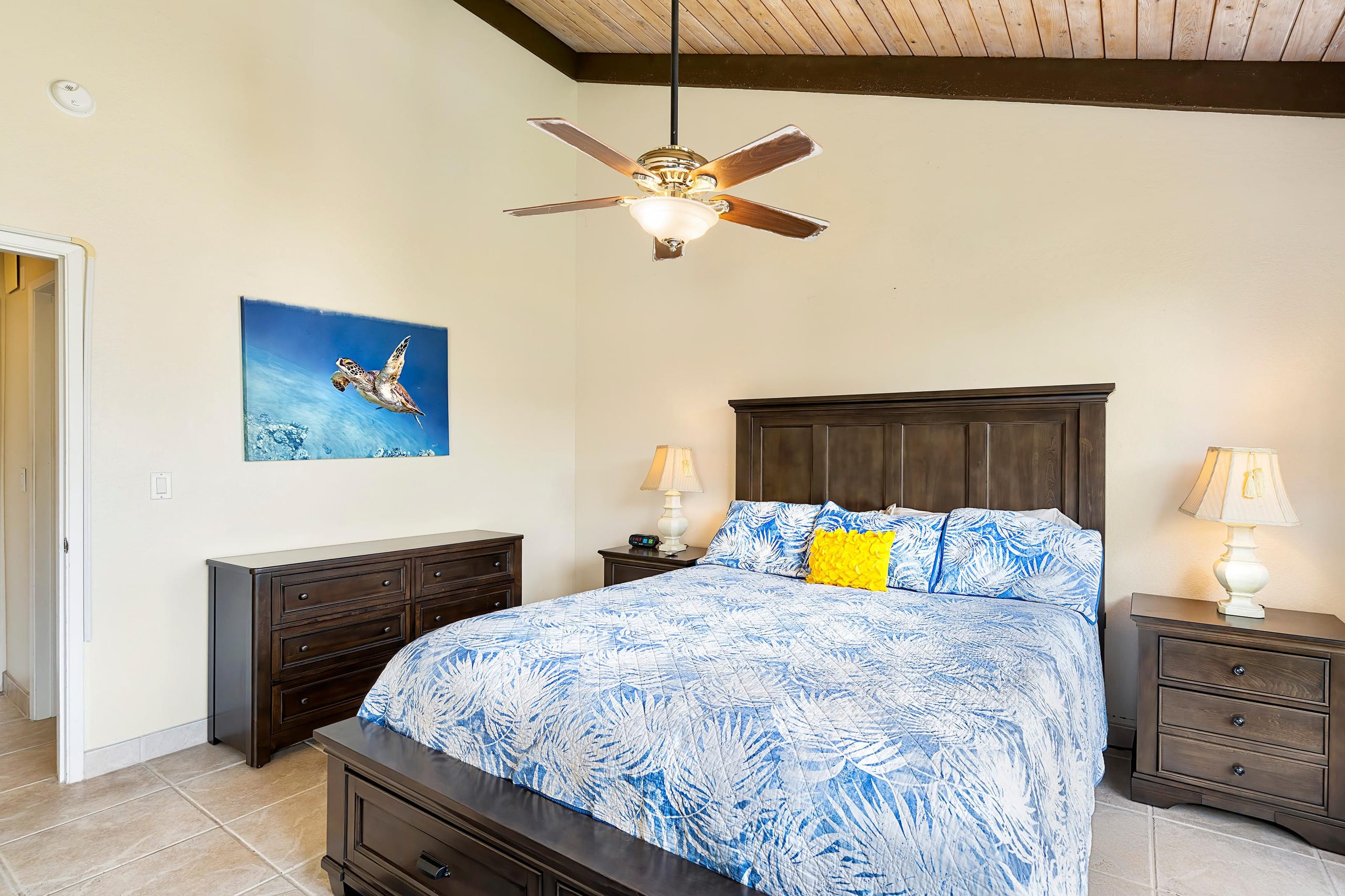 Condo in Kailua-Kona · ★5.0 · 3 bedrooms · 4 beds · 2 private baths - Image 19