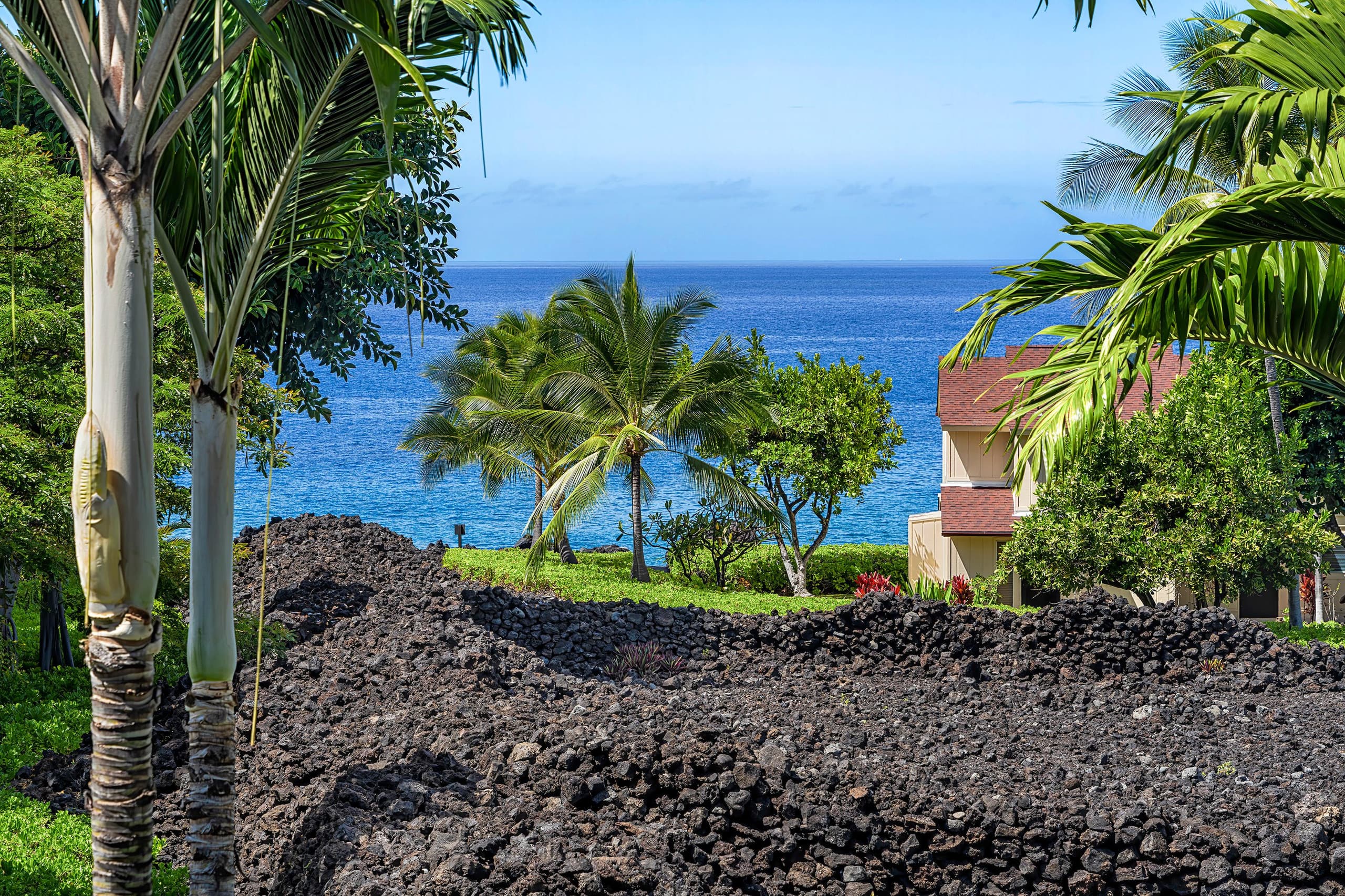 Condo in Kailua-Kona · ★5.0 · 3 bedrooms · 4 beds · 2 private baths - Image 3