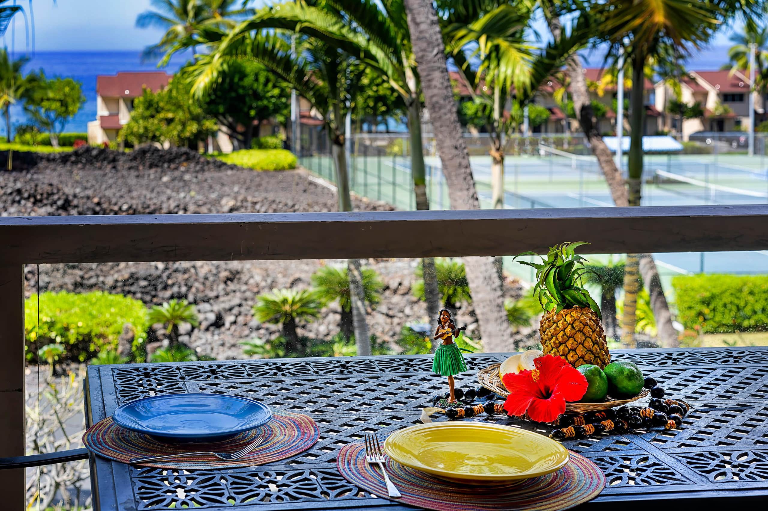 Condo in Kailua-Kona · ★5.0 · 3 bedrooms · 4 beds · 2 private baths - Image 2
