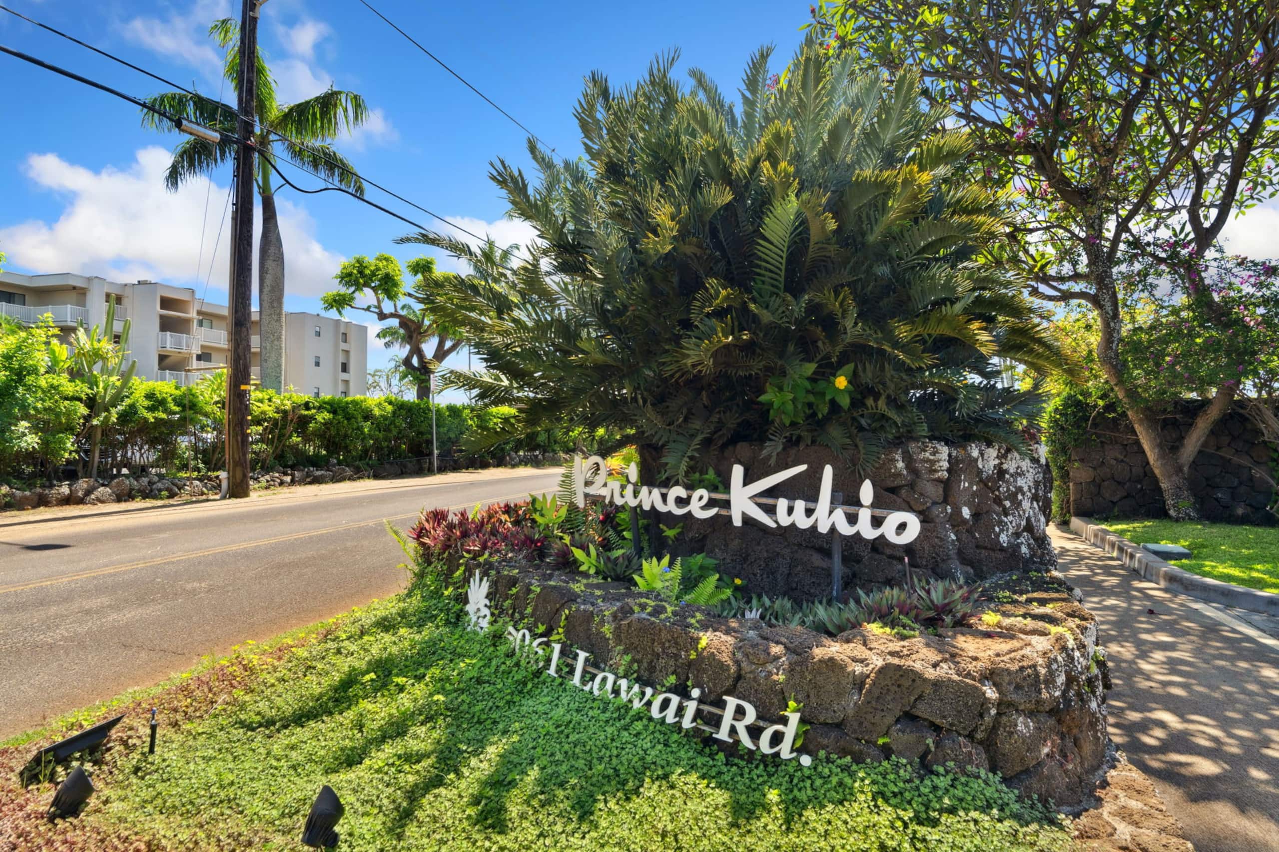Ocean, Coastline & Mountain Views from Lanai - Photo 4