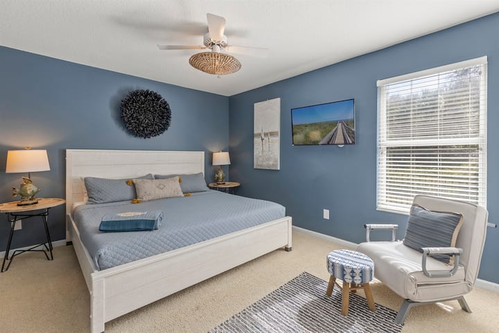 Blue room with King Bed