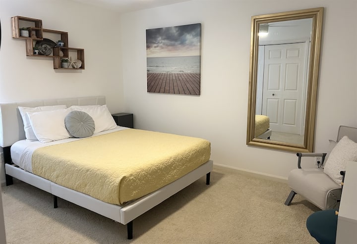 Yellow room with queen bed