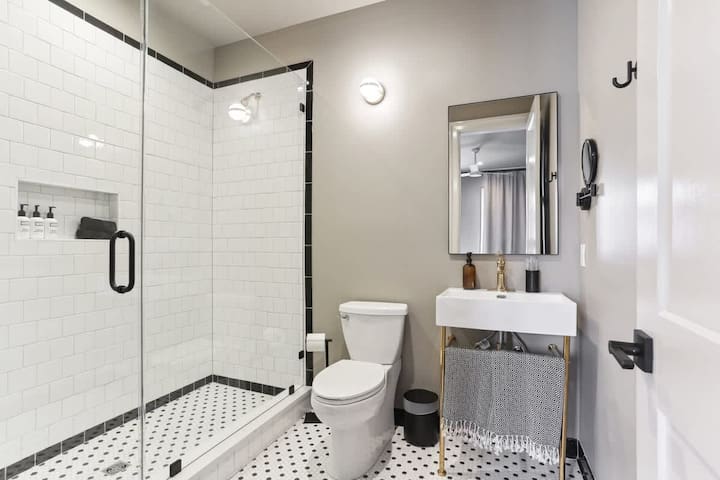 Cavelier 5B/5B private pool + garage gallery image 2