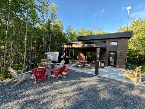 Cottage on the Pic-Bois Trails | Hot tub