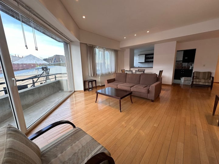 Central Apartment W/ Spacious Living Area & Balcon - Ushuaia